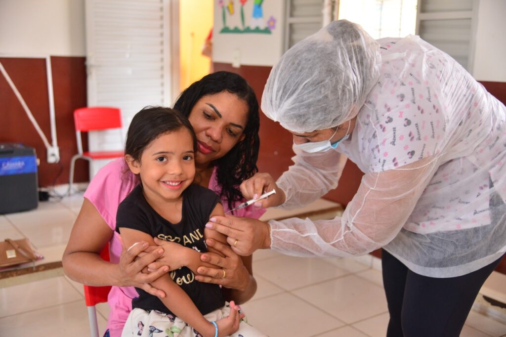 Aparecida inicia vacinação infantil em CMEIs e escolas conveniadas com atendimento direto nas unidades