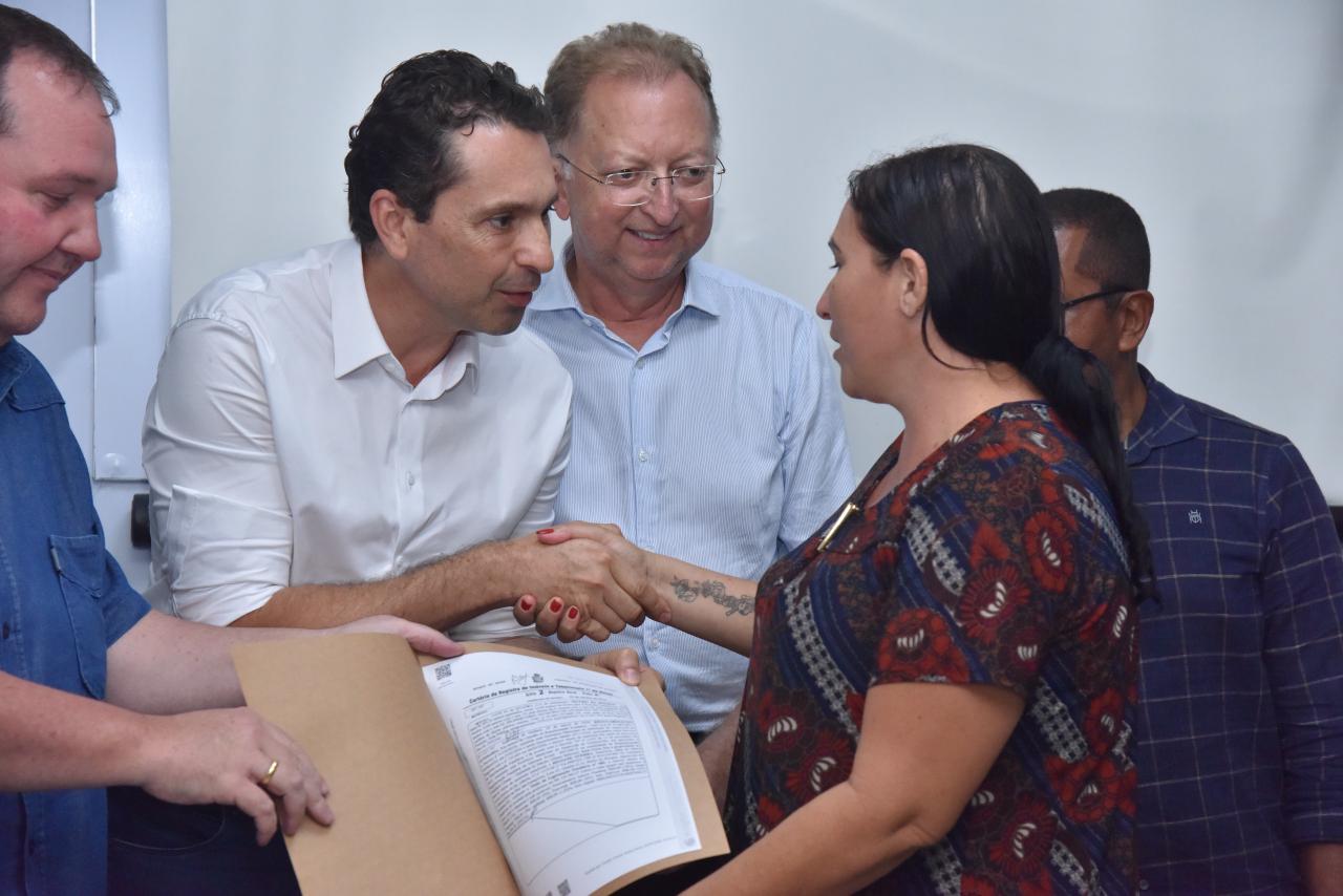 Aparecida de Goiânia amplia regularização fundiária com 93 escrituras